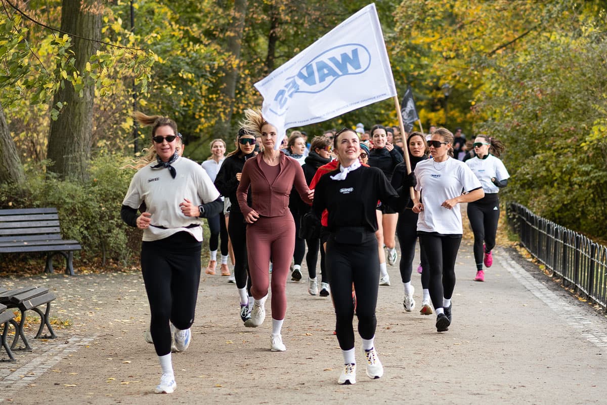 Girls on Waves in action